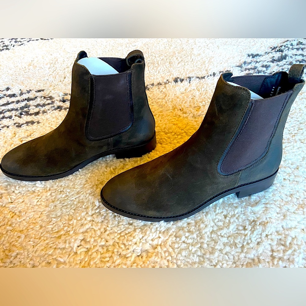 Thursday Boots in the style Duchess Color Dark Olive Suede